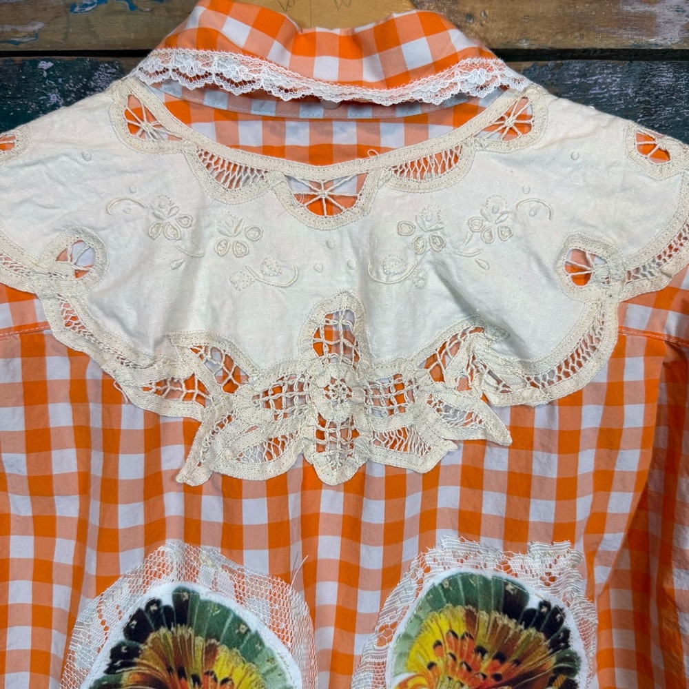 Vintage style bird floral lace appliqué upcycled dopamine shirt - Picture 7 of 11